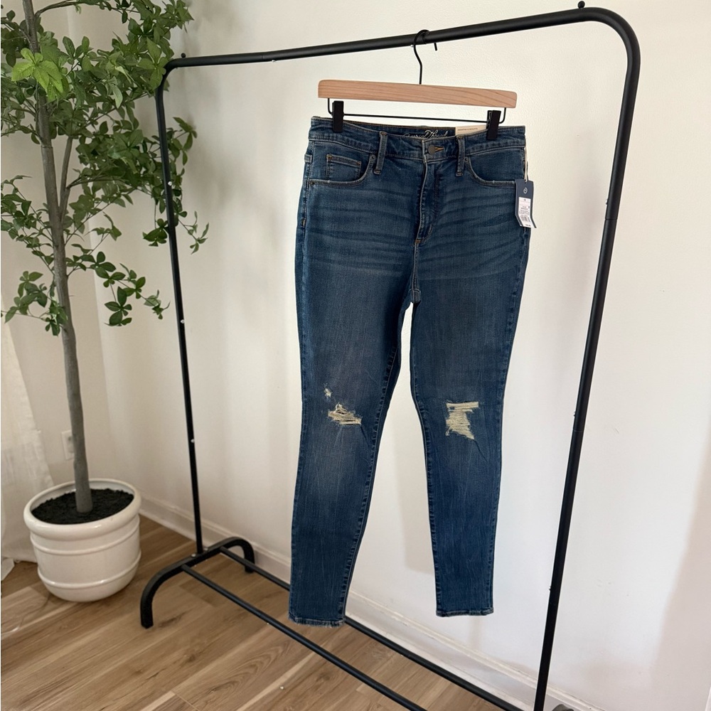 Universal Thread Dark Blue Distressed Skinny Jeans